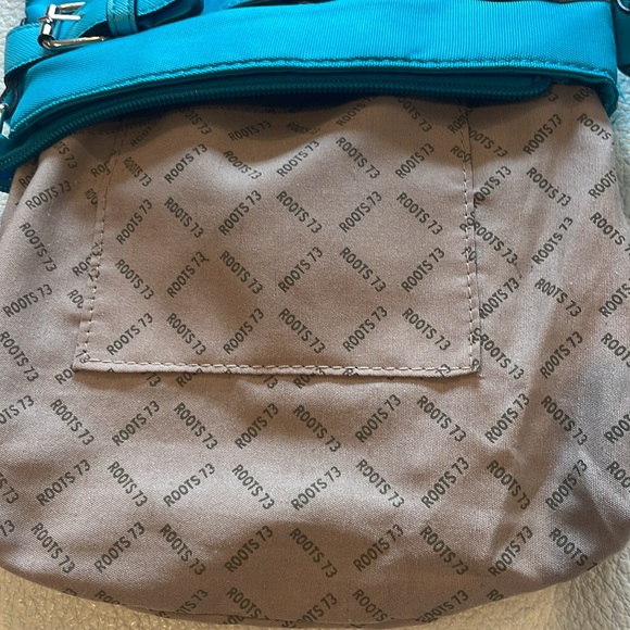 Roots aqua turquoise crossbody bag - adjustable straps; silver hardware - Picture 6 of 12